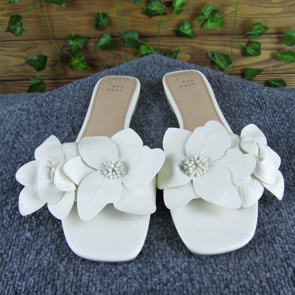 A New Day Women 8.5 White Floral Slide Sandals Embellished‎ 3D Flowers Casual - Picture 2 of 6